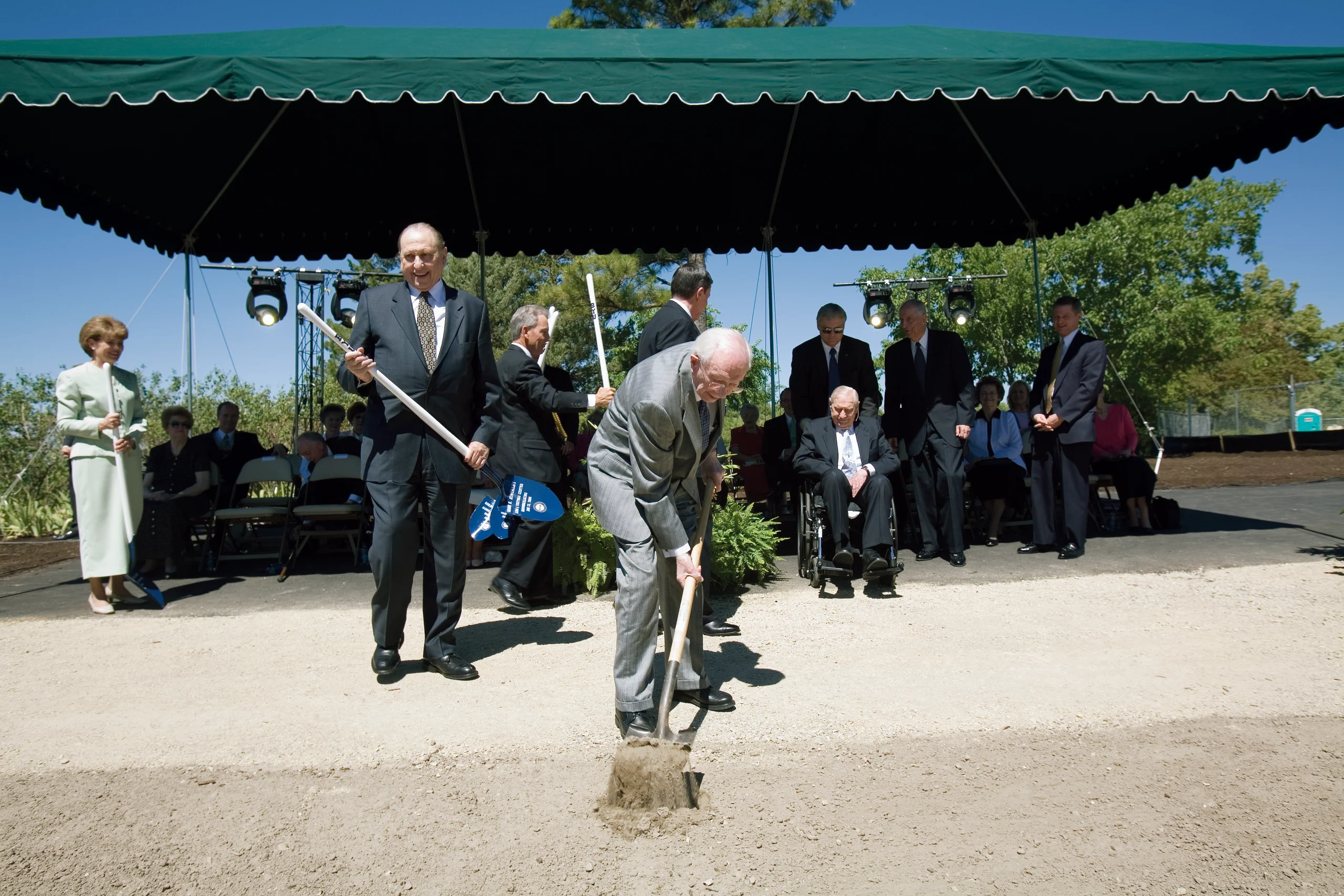 President Hinckley pushes a shovel into the dirt.