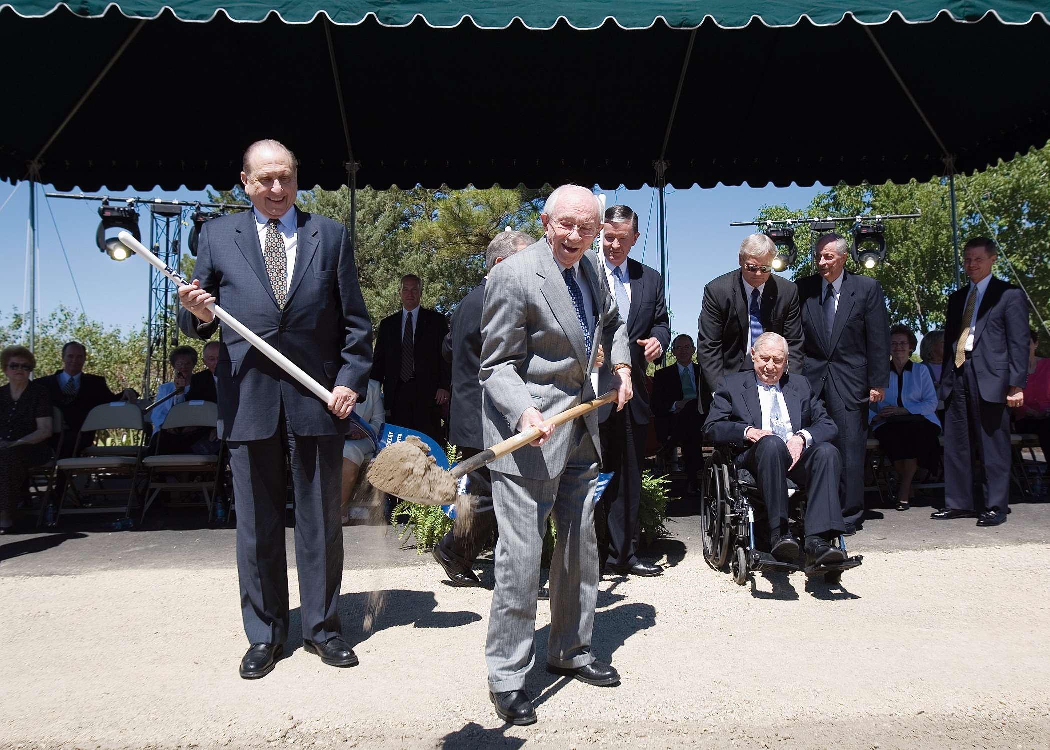 President Hinckley pushes lifts a shovelful of dirt.