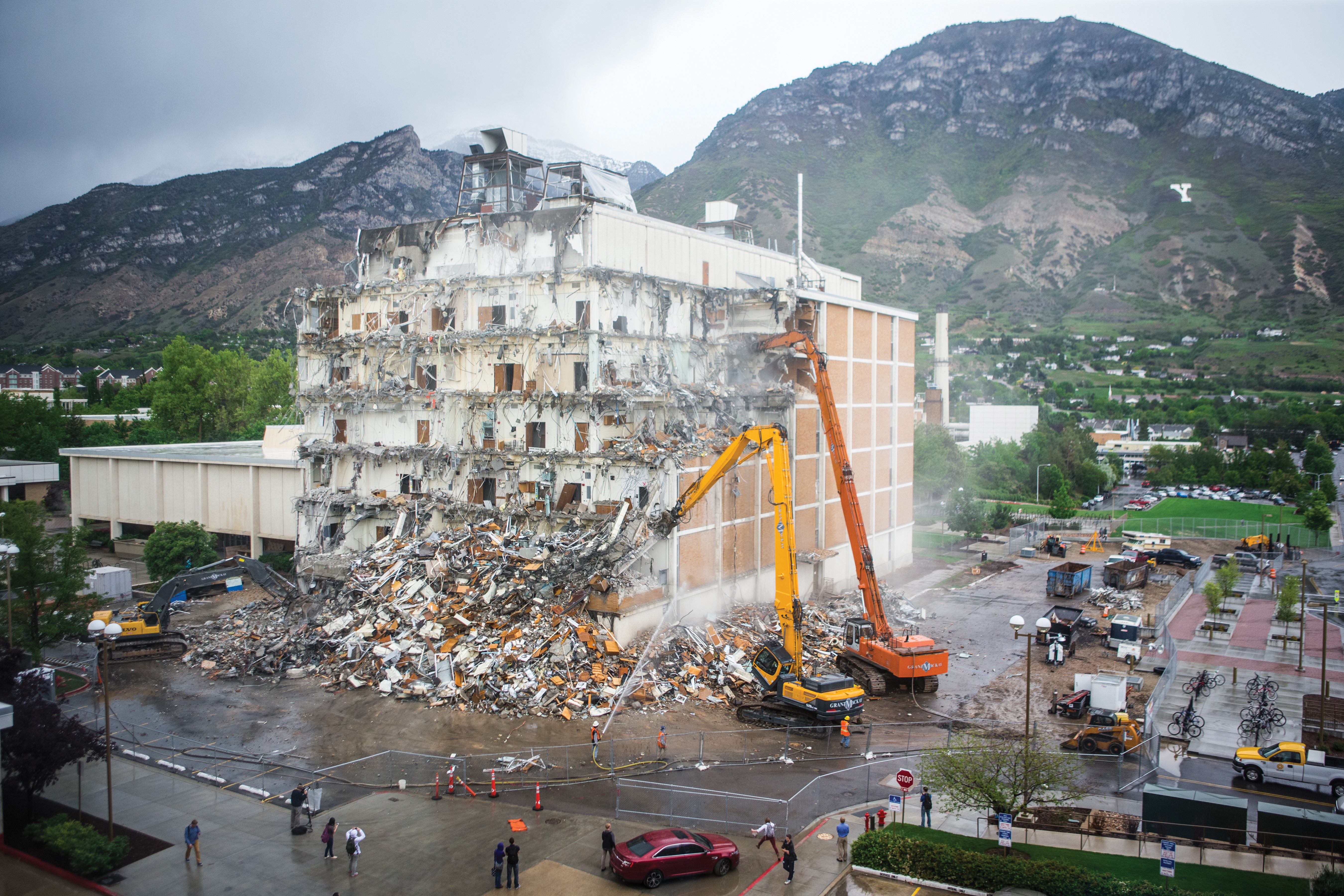 The Widstoe Building in demolition