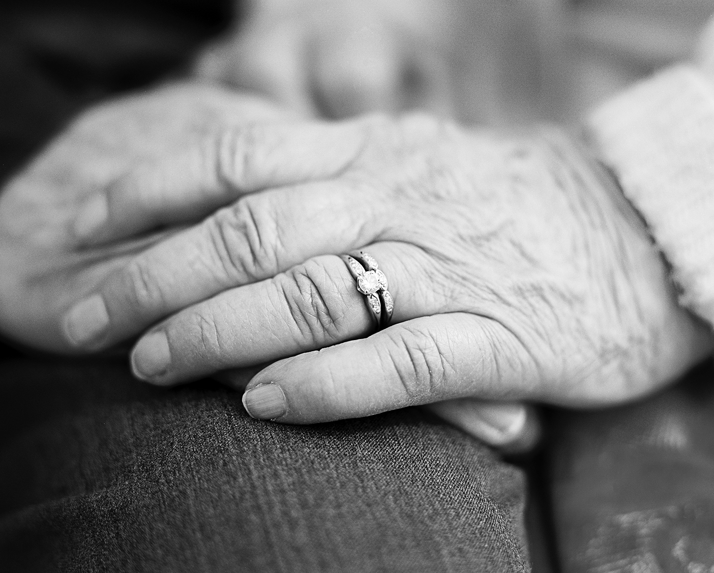 hand with wedding ring