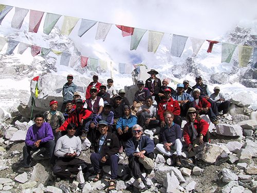 Stacy Taniguchi, Al Hanna, and a team of climbers in a group picture on Everest.