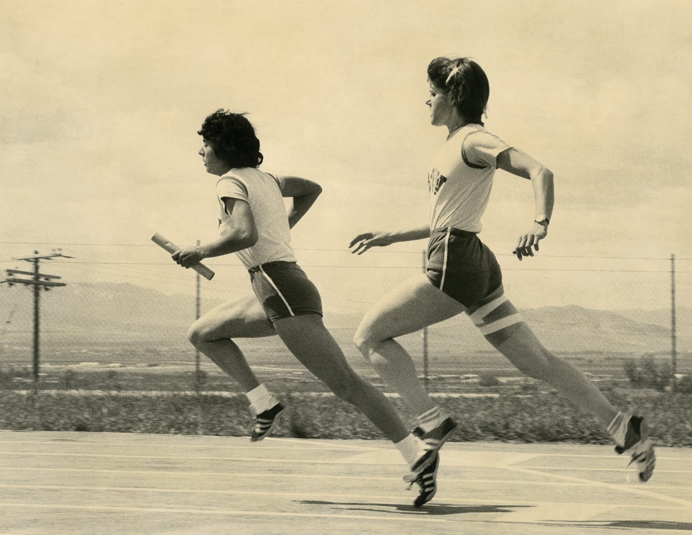 A photo from the '70s shows María Guadalupe García Cardiell practicing at the track with BYU teammate Linda Bourn.