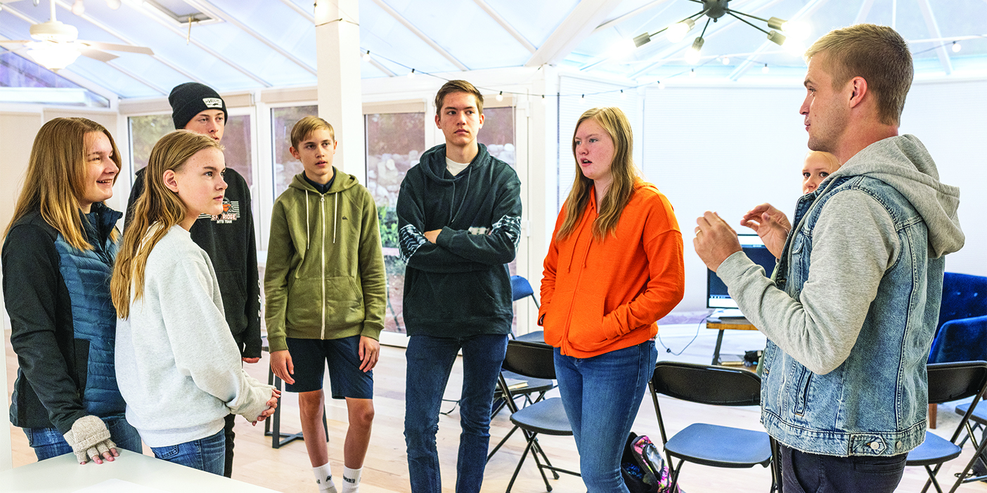A group of students stand for an entrepreneurship class.