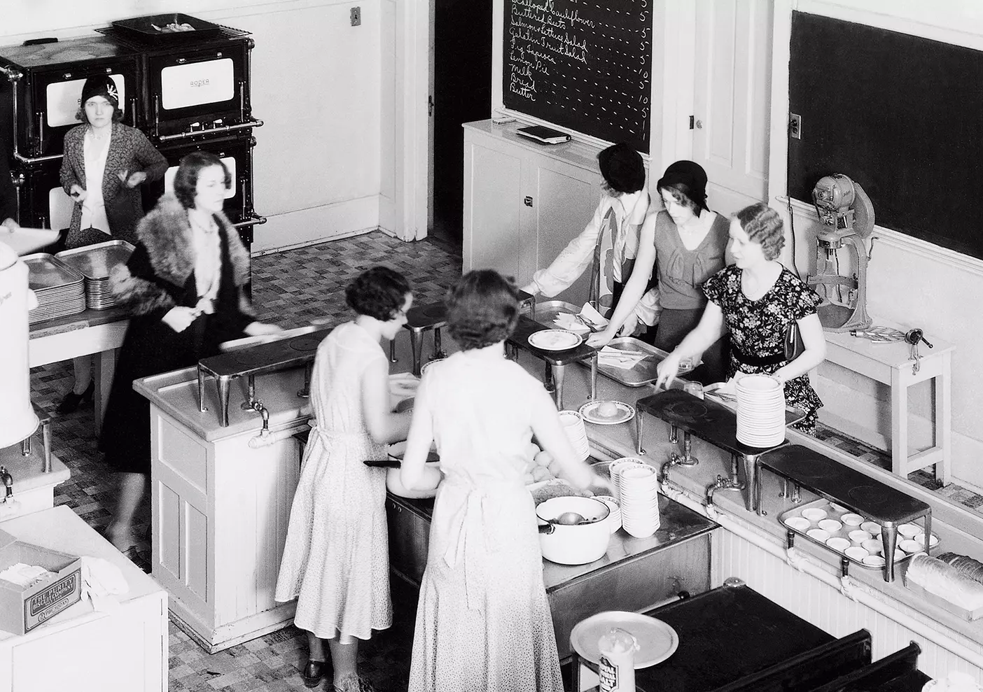 A black-and-white image of female students getting lunch at BYU's first cafeteria in the 1290s.