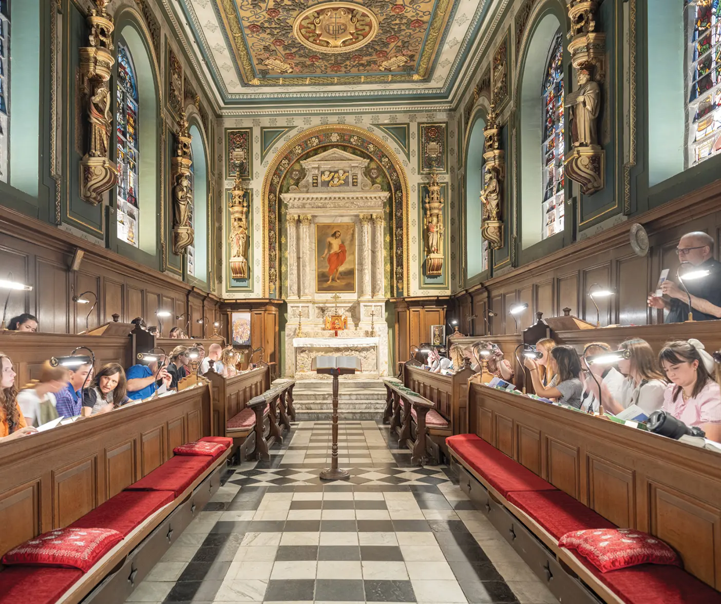 BYU students visiting the Pembroke Chapel at Oxford University.