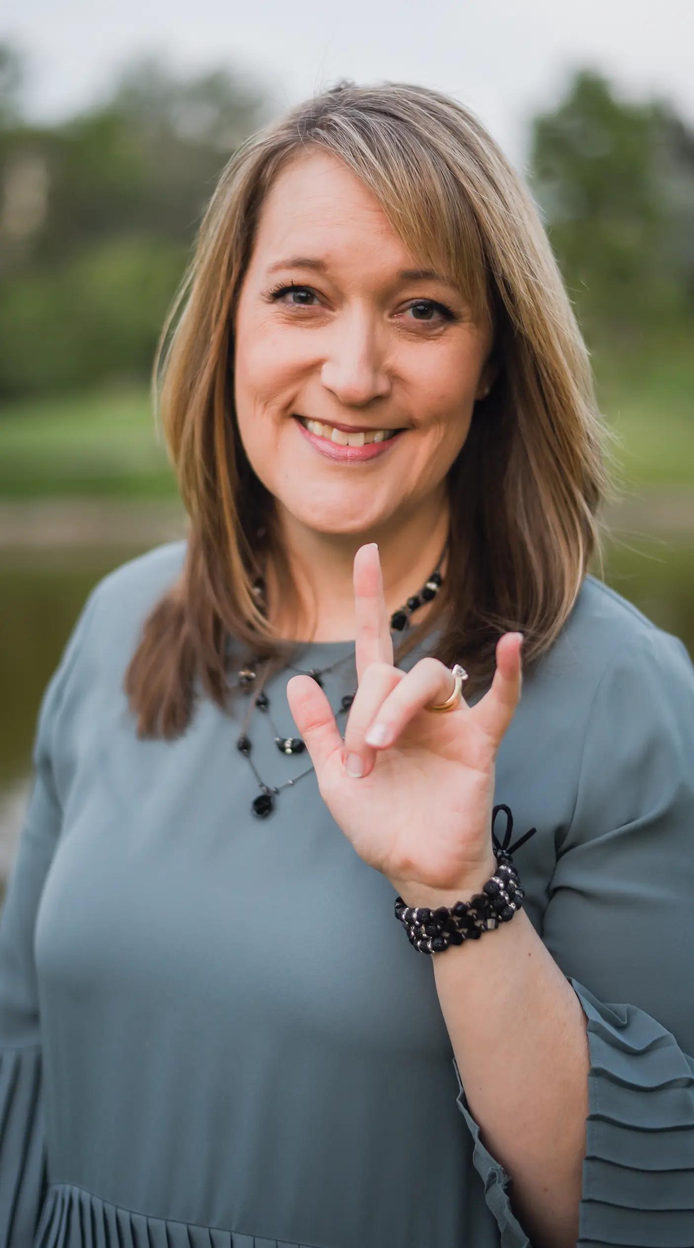 Jennifer Wise teaches sign language.