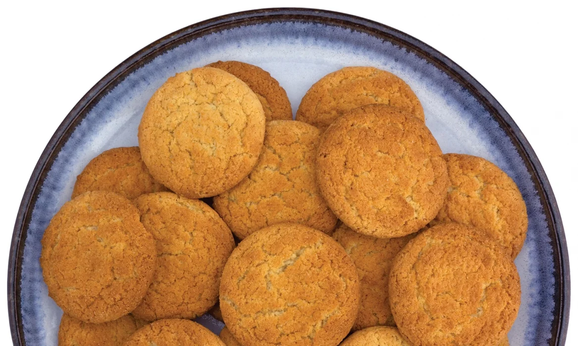 A plate of snickerdoodle cookies.